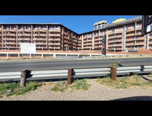 1 BEDROOM PROPERTY TO RENT IN BRAAMFONTEIN